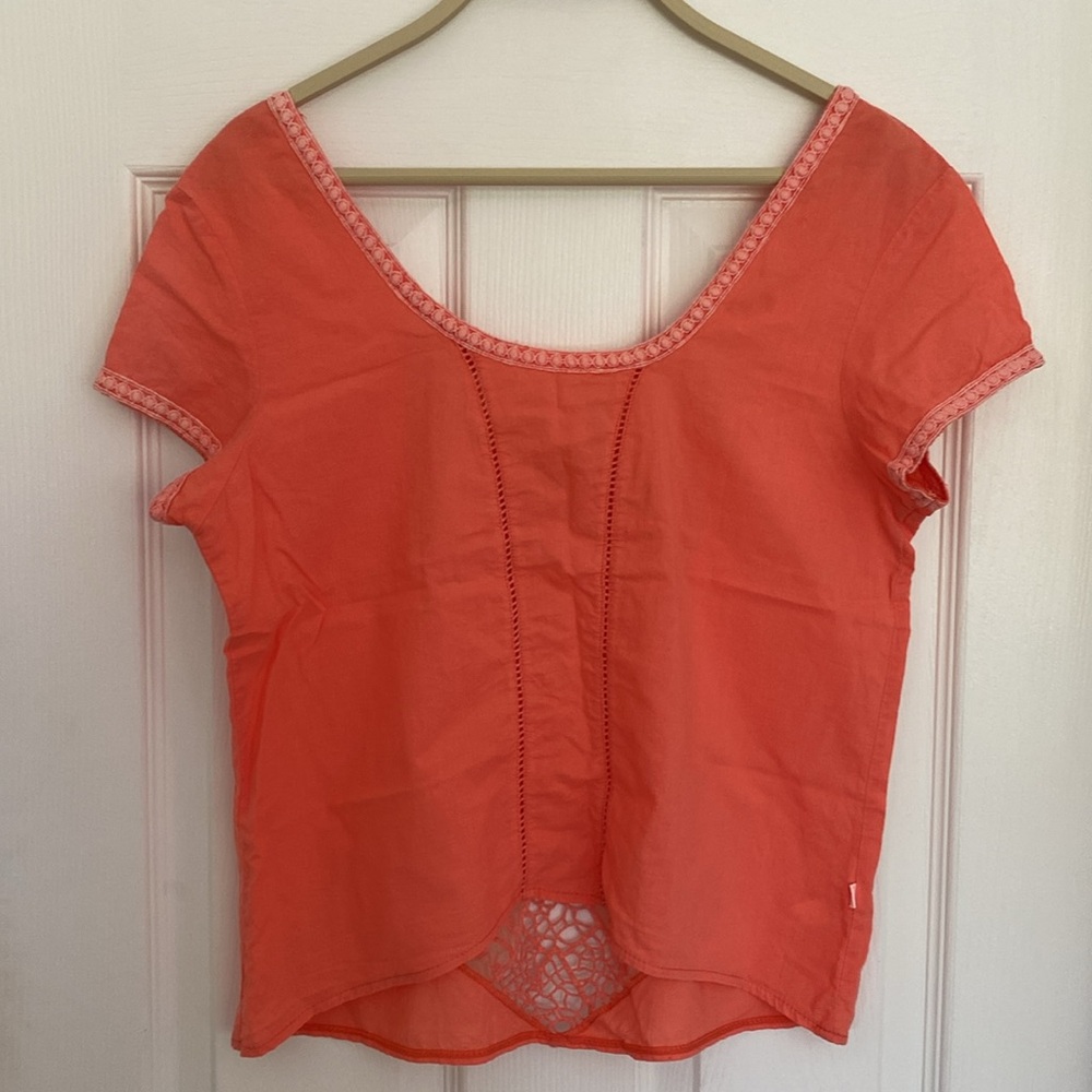 Argentina 47 Street Coral Lace Back Top Size Medium 2/40